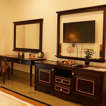 The Grand Walawwa Hotel Pinnawala  Bagian luar foto